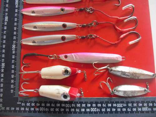 11 HARD FISHING LURES (VERY GOOD CONDITION)